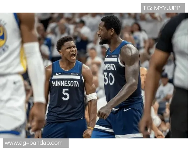 骑士与森林狼上半场精彩对决九名球员齐发力共同争辉