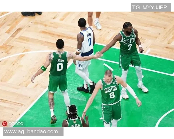 杰伦布朗全能表现18投10中贡献23分15篮板13助攻带队取得胜利